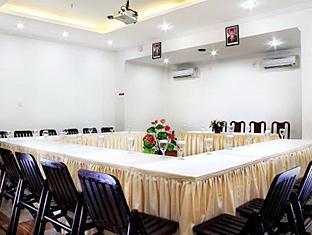 Mervit Hotel Padang  Exterior photo